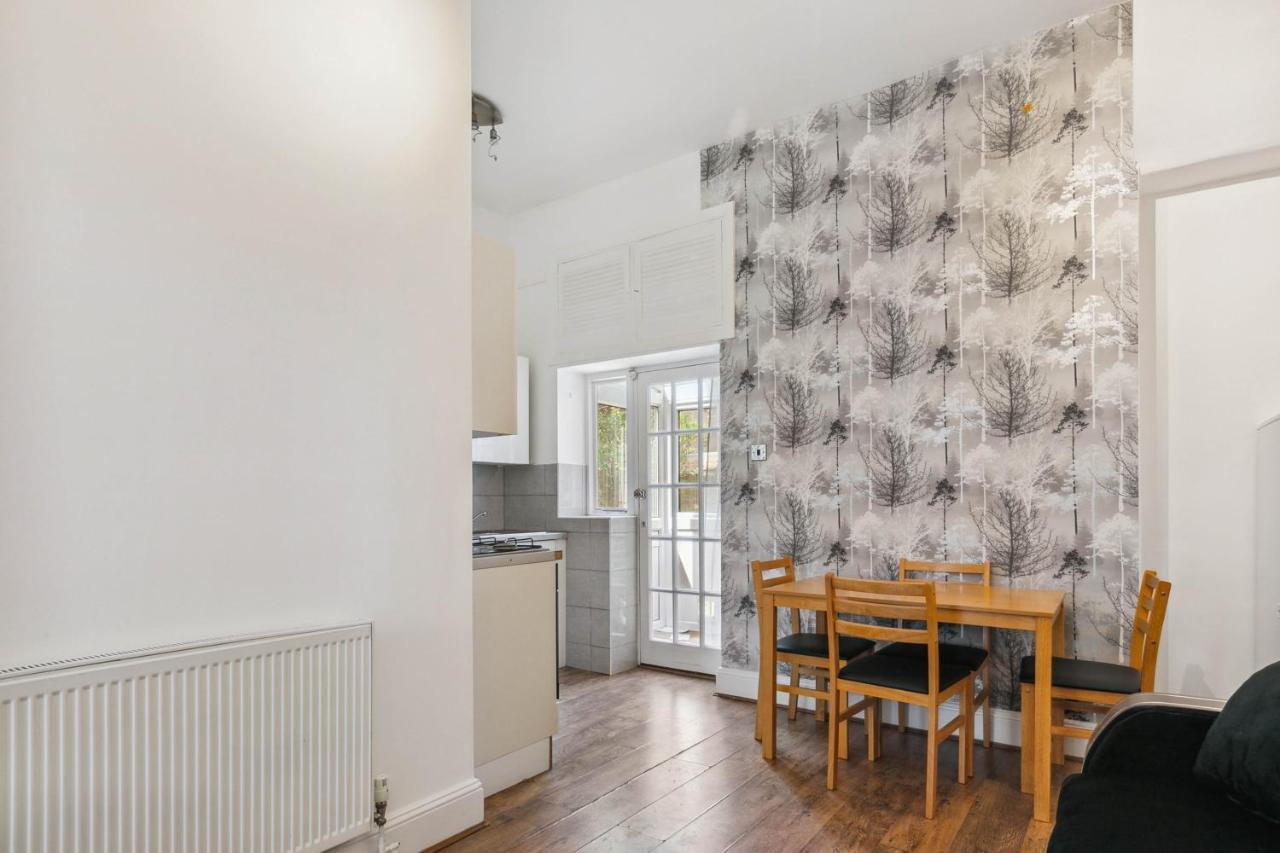 Cozy Wimbledon Apartment ロンドン エクステリア 写真
