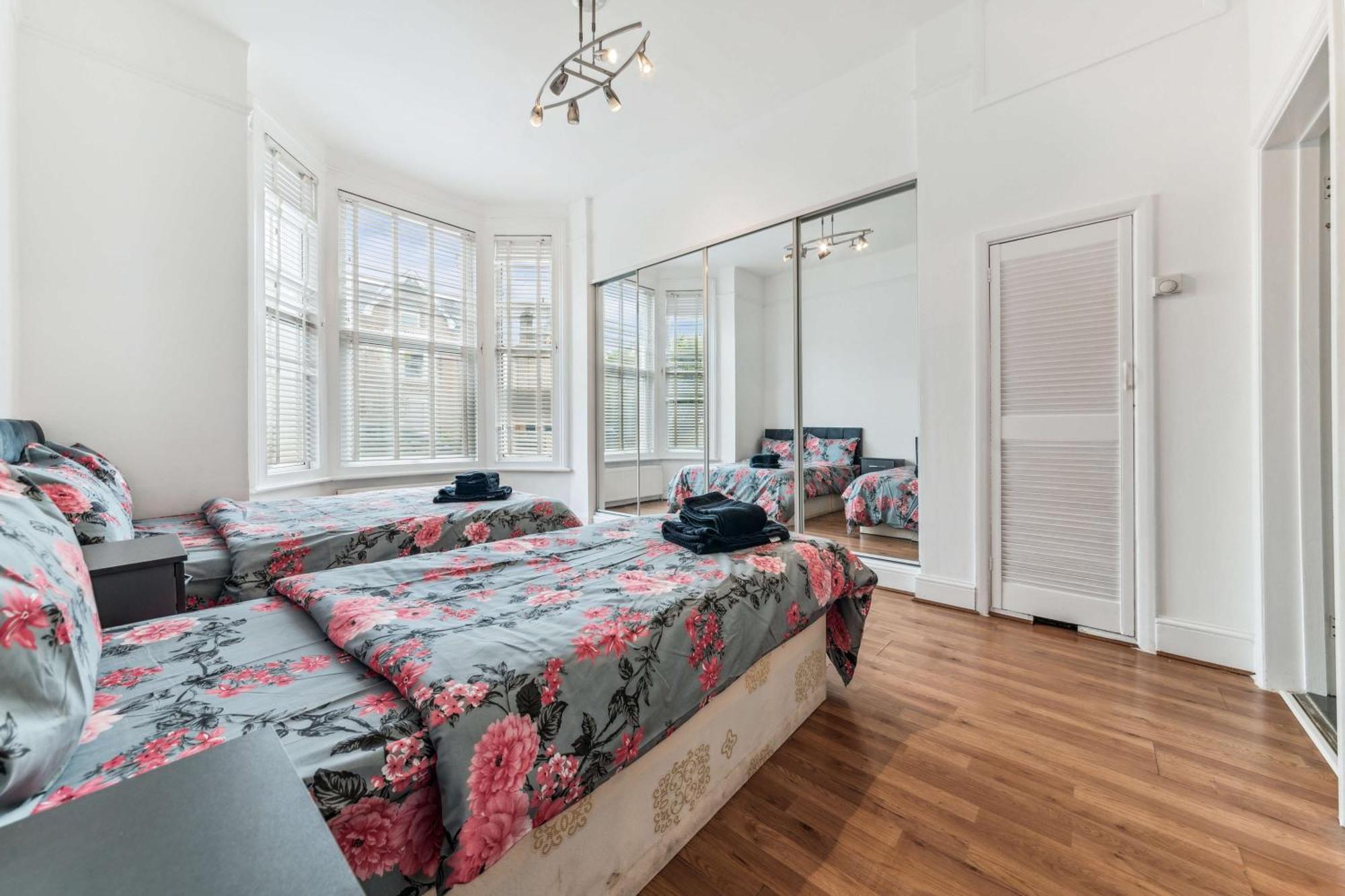 Cozy Wimbledon Apartment ロンドン エクステリア 写真