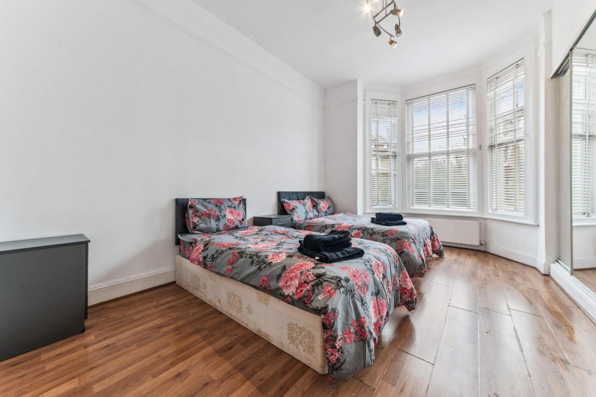 Cozy Wimbledon Apartment ロンドン エクステリア 写真